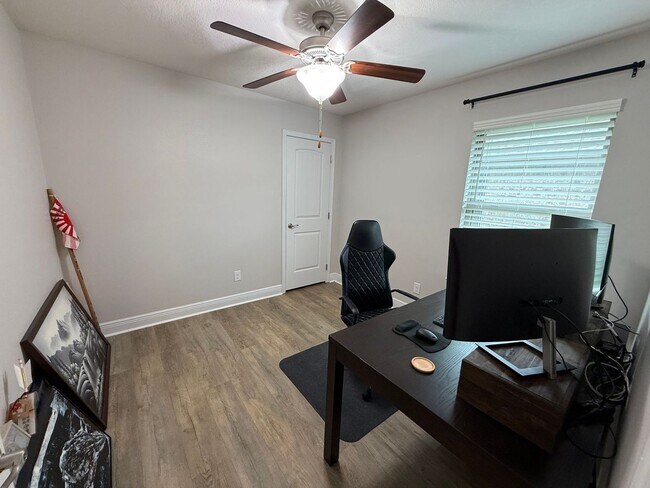 Building Photo - Pensacola - Logan Place - 3 bedroom, 2 bat...