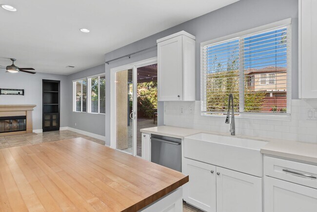 Building Photo - Spacious 4-Bedroom Home for Rent in Chula Vista – Available Now