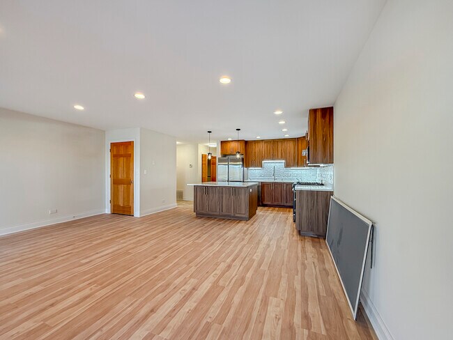 Building Photo - 6417 W Irving Park Rd