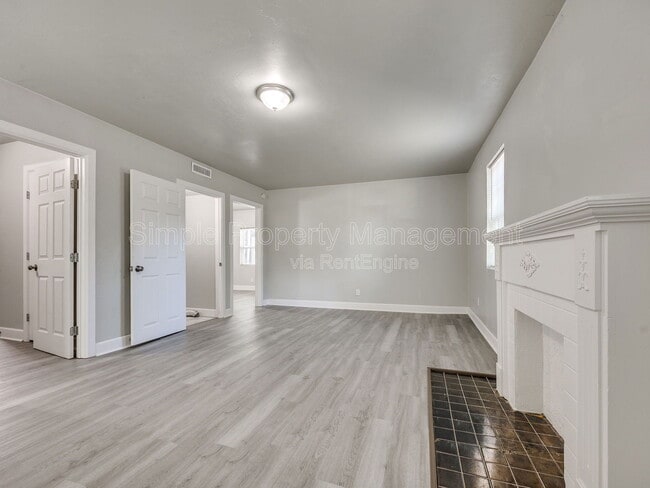 Building Photo - 1839 N Gatewood Ave