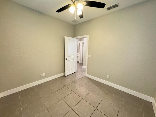 Building Photo - 13 Zinnia Ln