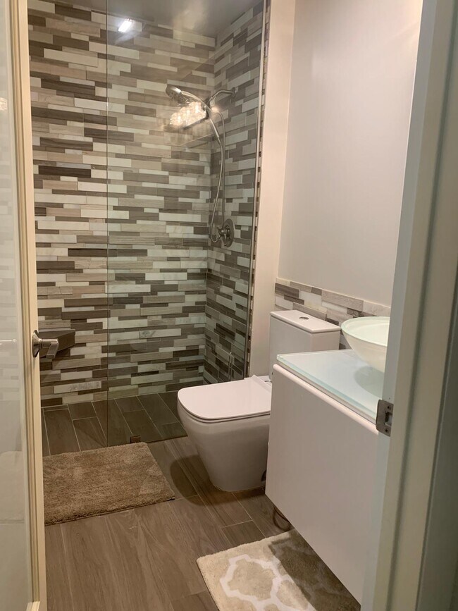 Building Photo - 7770 La Mirada Dr