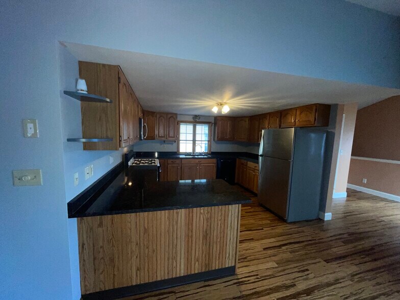 Building Photo - 132 Pitman St