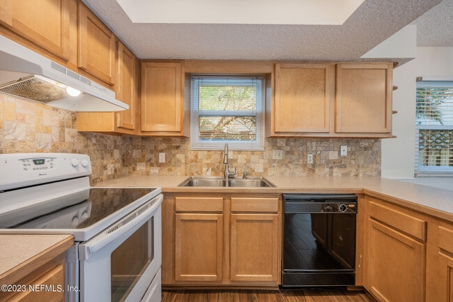 Building Photo - 597 Sturdivant Ave