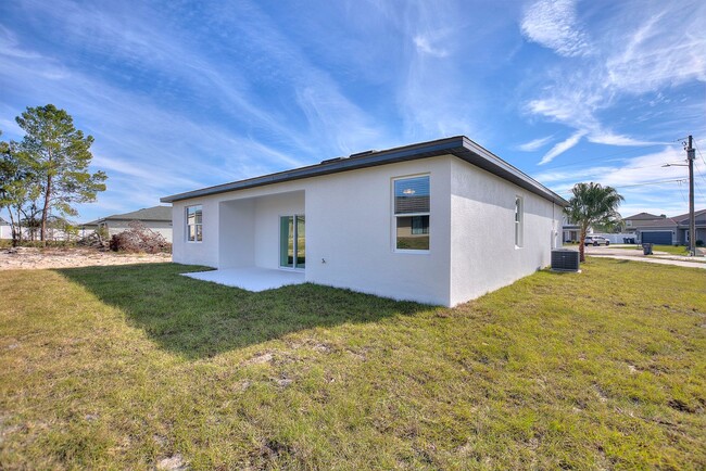 Building Photo - 123 Tulip Ln
