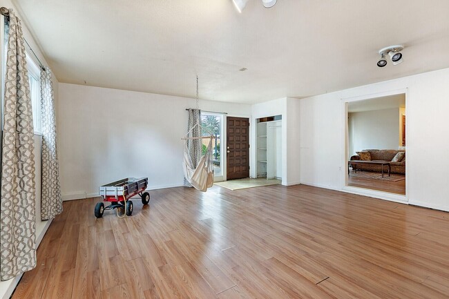 Building Photo - Three bed, Two bath home | Available November 1