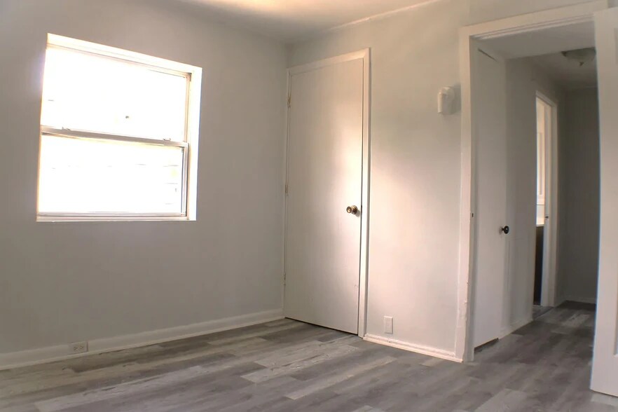 Building Photo - 318 E Fairview Rd