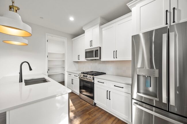 Building Photo - 4611 Dewberry St