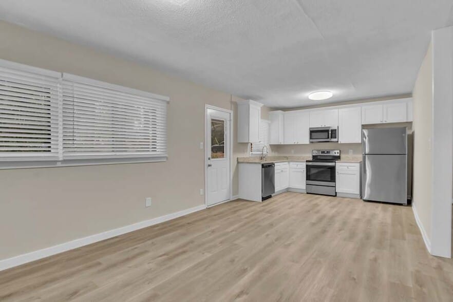 Building Photo - 6061 Lower Brk Ln