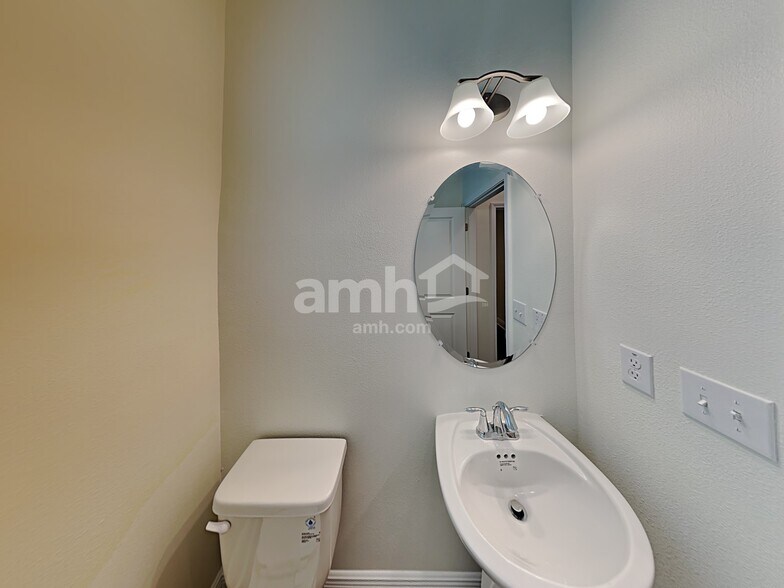 Building Photo - 20443 Calla Lily Dr