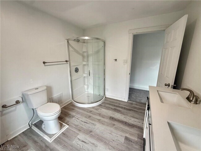 Building Photo - 338 N Wooster Ave