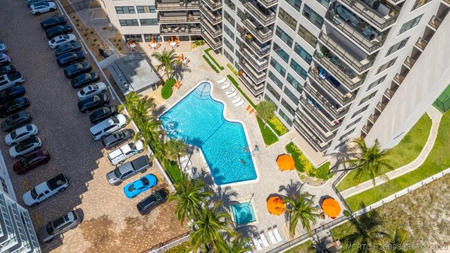 Building Photo - 3800 Galt Ocean Dr