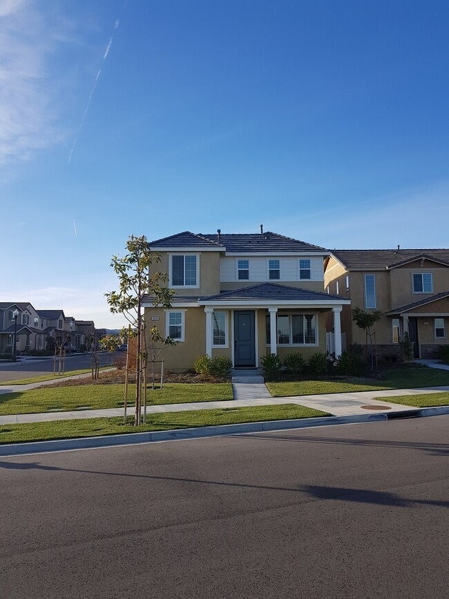 Building Photo - Riverpark 3+3 Single Family Home $4200