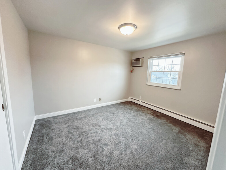 Building Photo - 1621 Burney Ln
