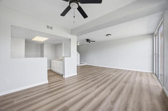 Building Photo - 713 Washington Palm Loop
