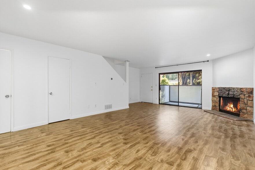 Building Photo - 1348 N Orange Dr