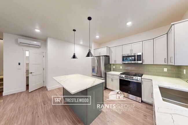 Building Photo - Brand New! Modern Home in Trestlewood – Where Comfort Meets Community!