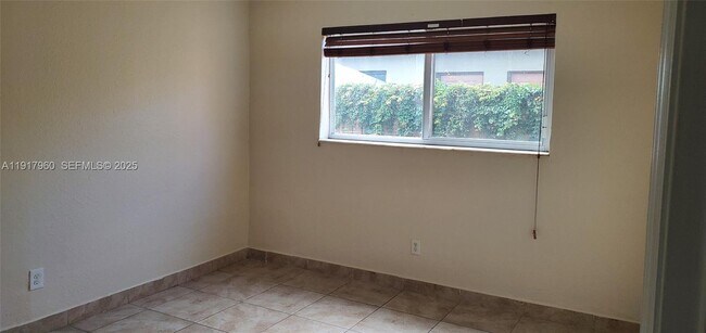 Building Photo - 1324 NE 127th St