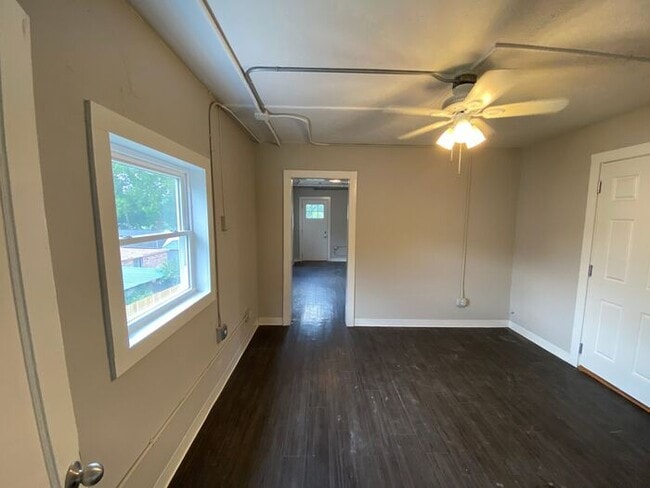 Building Photo - Newly Renovated One Bedroom in Elizabeth Park