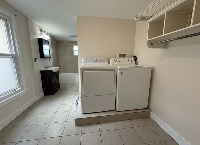 Building Photo - 2214 Memphis St