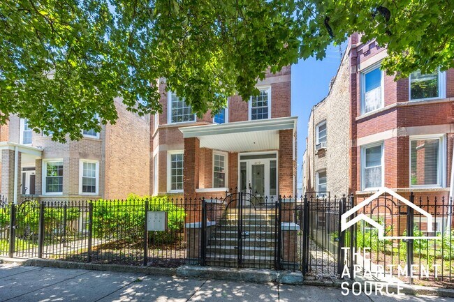 Building Photo - 2110 N Avers Ave