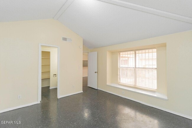 Building Photo - 11601 Soberana Ln