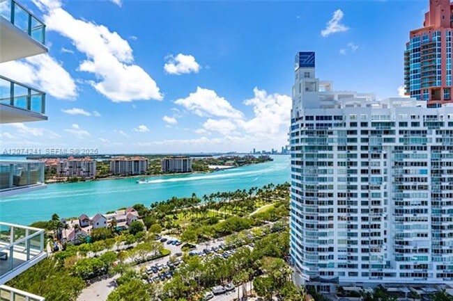 Building Photo - 100 South Pointe Dr
