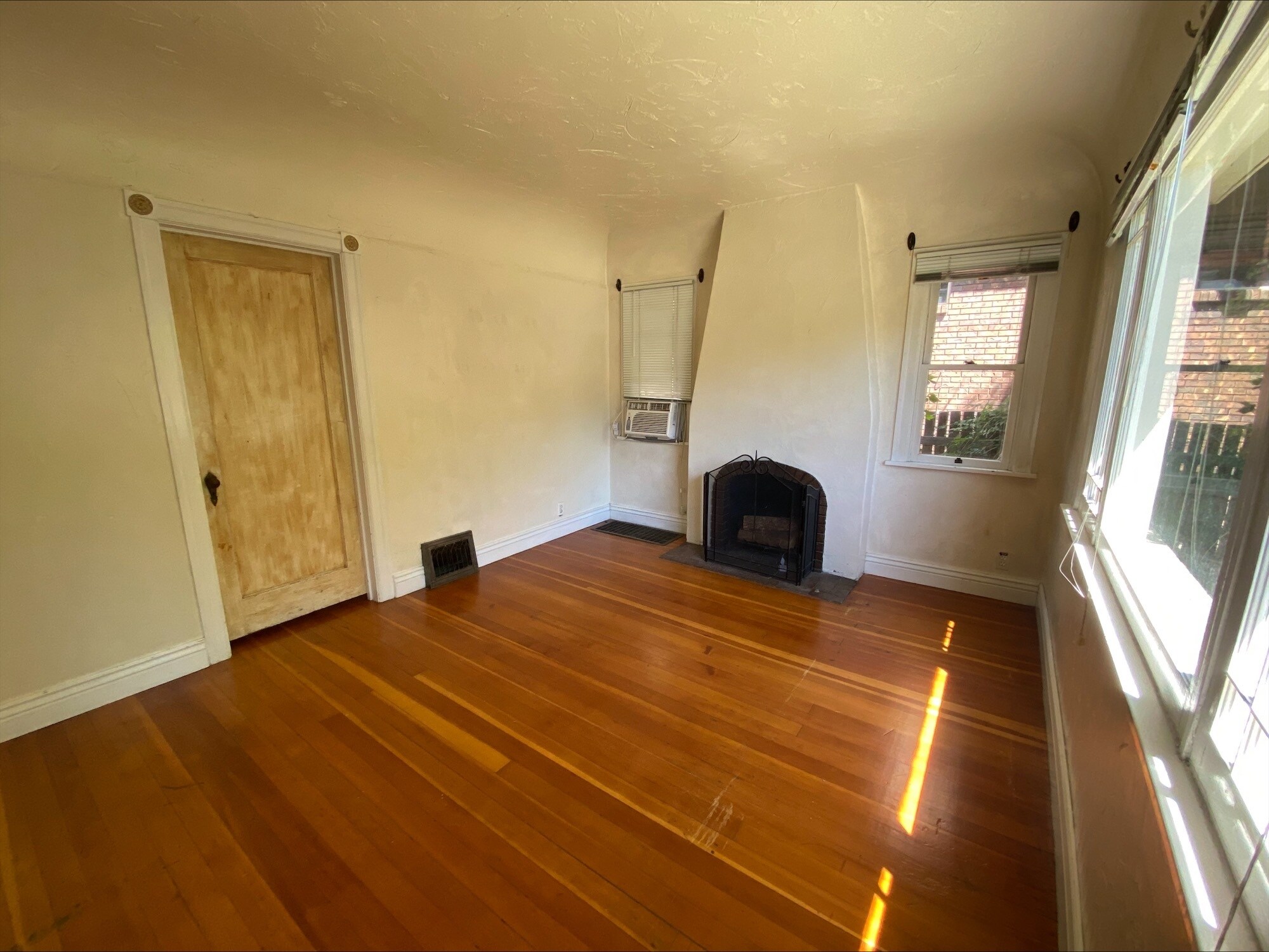 Building Photo - 247 N 400 E