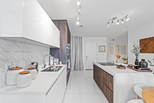 Building Photo - 851 NE 1st Ave