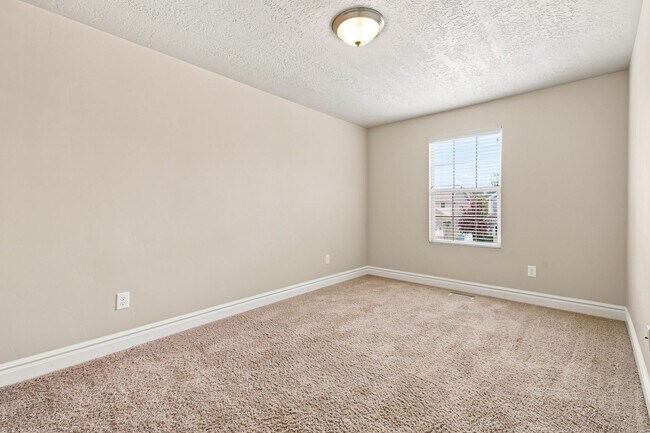 Building Photo - 1360 E Foxmont Ln