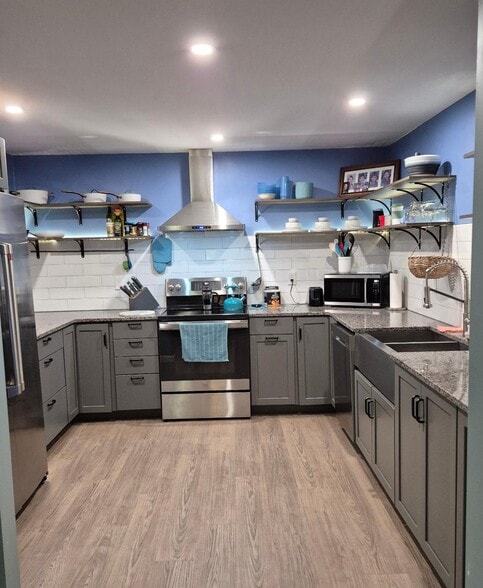 LL Kitchen - 404 Bassetts Bridge Rd