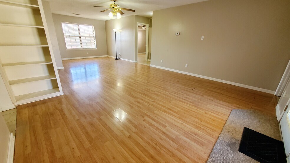 Building Photo - 89 Spring Grove Dr