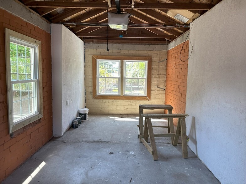 Building Photo - 1215 Dewitt St