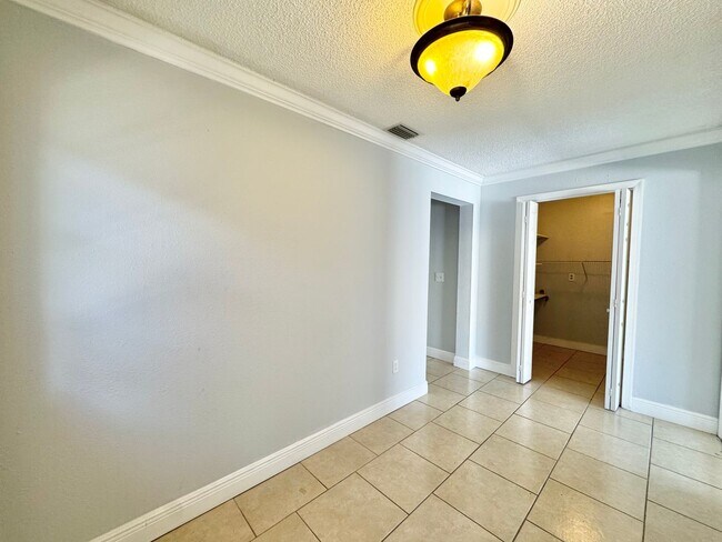 Building Photo - Lake Hartridge Condo - Two Levels with Water Views