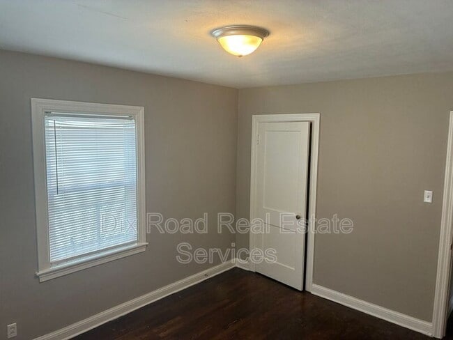 Building Photo - 112 Iroquois Ave