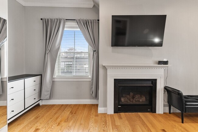 Building Photo - 51 Robey St