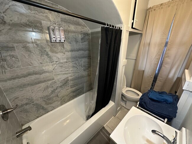 Building Photo - Dewitt St