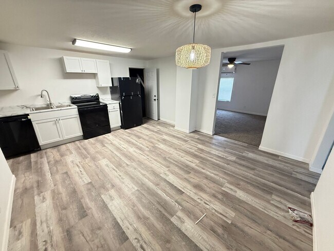 Building Photo - 2 Bed 1 Bath Springfield, MO