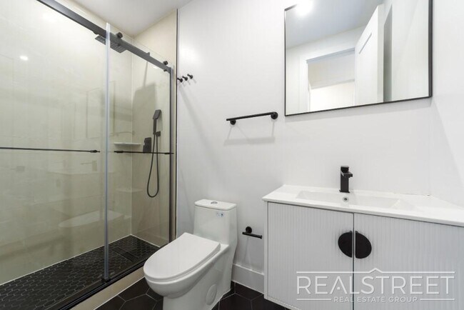 Building Photo - Brand New 4 Bed 4 Bath with in unit WD!