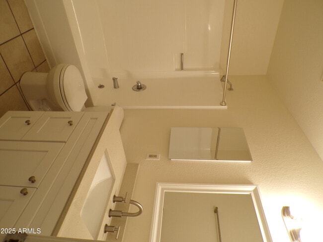 Building Photo - 2591 S Mountain View Dr
