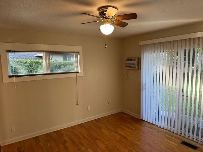 Building Photo - Walkable to Silas High School