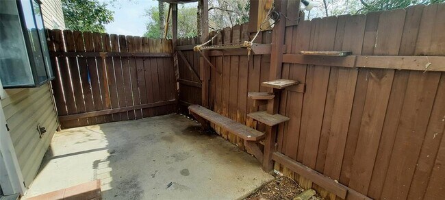 Building Photo - 823 Taulbee Ln