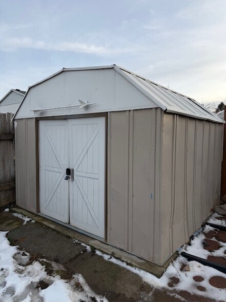 Building Photo - 686 Tomahawk Dr