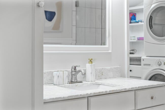 Building Photo - 814 Locust St