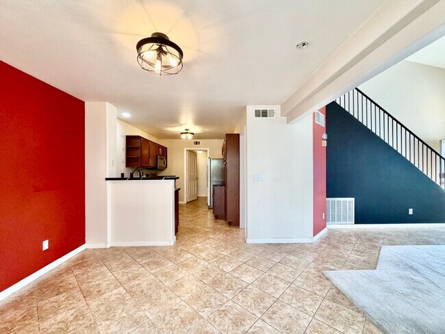Building Photo - UPGRADED 2 BEDROOM TOWNHOME | SOLAR + PRIVATE YARD | SILVERADO RANCH / HENDERSON