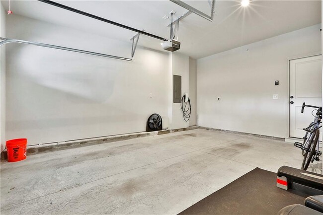 Building Photo - 2549 Astaire Ct NW