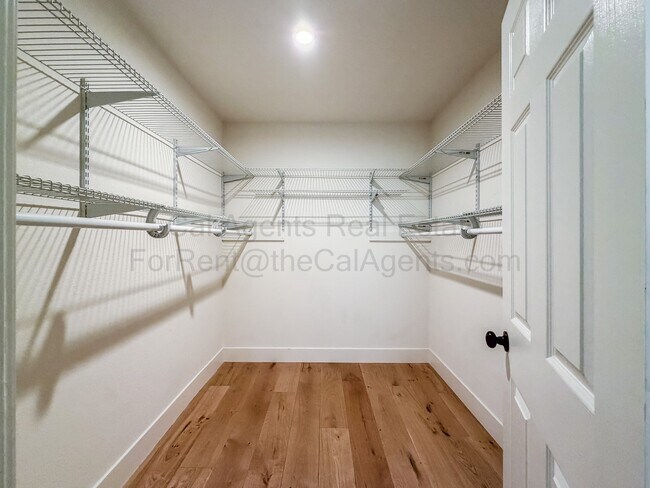 Building Photo - 4207 Queen Anne Dr