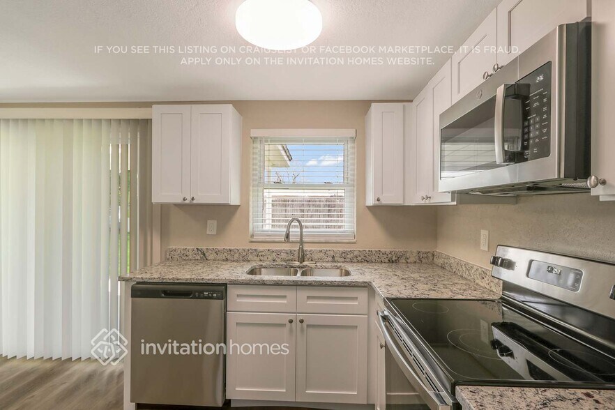 Building Photo - 10801 Corinth St