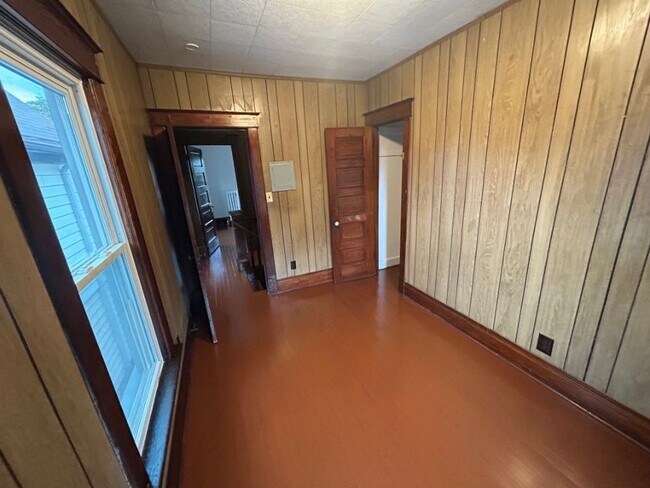 Building Photo - 1213 S 72nd St