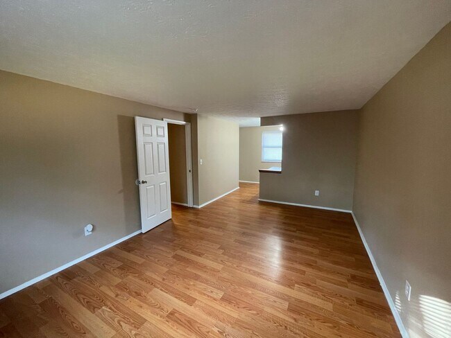 Building Photo - 5683 Crestview Dr